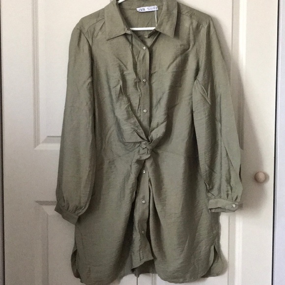 KNOTTED SHIRT DRESS - Picture 2 of 3